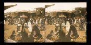 Markt mit Händlern und Passanten, Alexandria