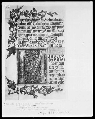 Lektionar für Kloster Weihenstephan angefertigt — Initiale M und Dreiviertelbordüre, Folio 8verso