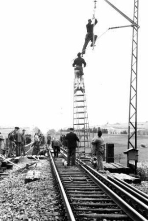 Malmsheim Rankbachbrücke 2022 Baustelle Bautrupp Verlegen Fahrleitung