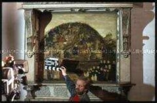 Filmaufnahmen des Gemäldes "Die Reformatoren im Weinberg des Herrn" von Lucas Cranach d.J. in der Stadtkirche von Wittenberg