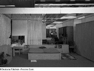 Schlafzimmer (Modell T 25) : Ausstellungskoje des VEB Möbelkombinat Zeulenroda-Triebes (ZEUTRIE) mit Schlafzimmer (Modell T 25)