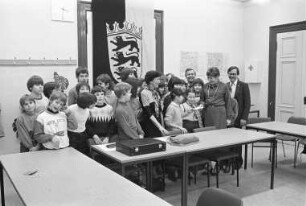 Humboldt-Gymnasium Karlsruhe. Spende aus dem Erlös des letztjährigen Weihnachtsmarktes an die Organisation "Weißer Ring"