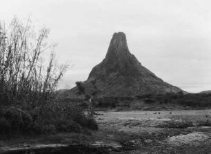 Amba Toquile : Blick auf den Amba Toquile, in der Hasamo Ebene in Eritrea