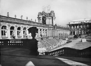 Dresden. Zwingerhof mit Kronentor
