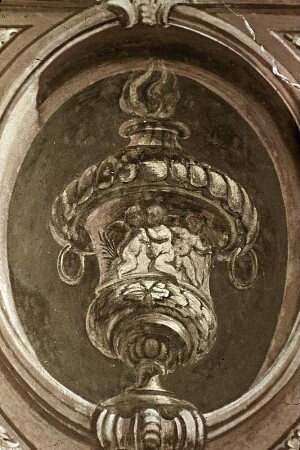 Grisaillemalerei: Vase mit Putten