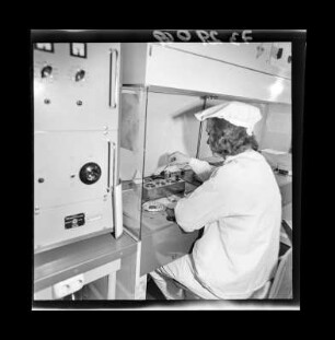 Montage der Epitaxie-Planar-Diode, Bild 2, Foto 1973