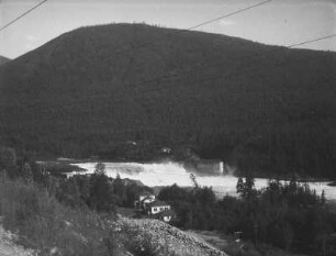 Wasserfall : Ein Wasserfall des Columbia Rivers bei der kanadischen Stadt Trail.
