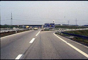 Einfahrt in Kreisel Nord (Heilbronn Richtung Hockenheim) von Nebenfahrbahn Ost (Heilbronn Richtung Mannheim)