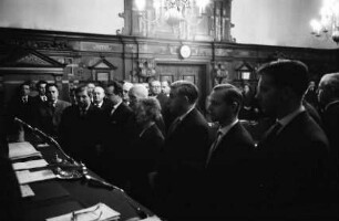 Freiburg: Rathaus, Oberbürgermeister Dr. Keidel vereidigt die Stadträte