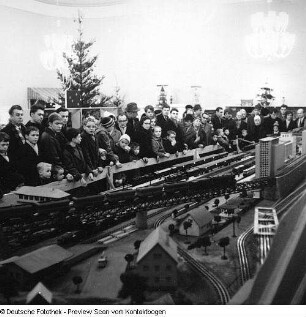 Weihnachten - Verschiedenes: Rathaus - Weihnachtsmesse, Striezelmarkt, Baumverkauf, Weihnachtsfeier, Altmarkt 21, Landhaus, Jugendklub WBA 361 Weihnachtsfeier