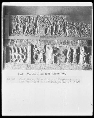 Hethitische Gottheit (Felsrelief, unten)
