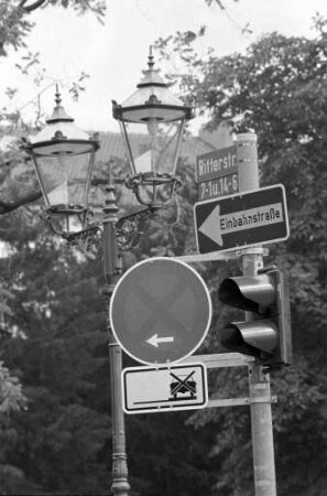 Spende von Schinkel-Leuchten für den Friedrichsplatz durch Geschäftsanlieger am Friedrichsplatz