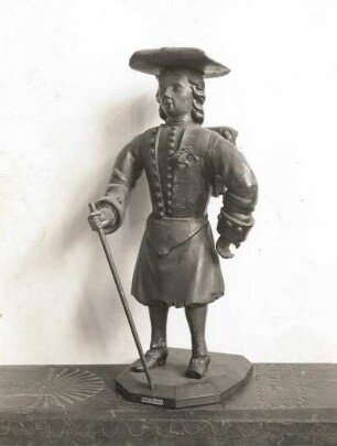 Auf der Walz. Nürnberger Schreinergeselle in ordnungsgemäßer Tracht. Holzfigur. 18. Jh.
