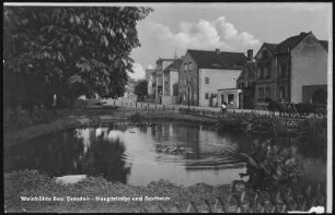Weinböhla. Hauptstraße mit Dorfteich