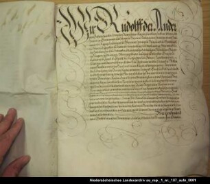 Kaiser Rudolf II. bestätigt dem Grafen Edzard II. von Ostfriesland die Belehnung durch Kaiser Ferdinand I. im Jahre 1558 Ausstellungsort: Prag Anhängendes Siegel erhalten; Unterschrift