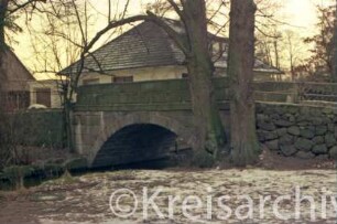 Alte Möllner Straße 7: Napoleonbrücke: Seitenansicht: Mühlenbach