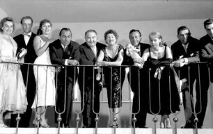 Freiburg: Filmpalast, Gruppe auf der Treppe