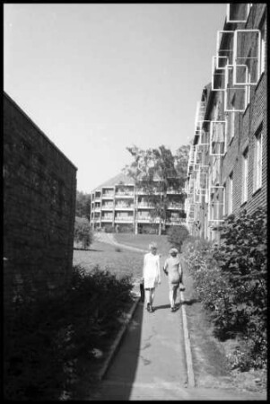 Oslo: Straße in der Studentensiedlung, zwischen Wohnblocks