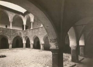 Heilsberg, Schloss : Heilsberg (Lidzbark Warminski), Burg Heilsberg (Zamek biskupi w Lidzbarku Warmińskim), ehemalige Residenz der ermländischen Bischöfe. Innenhof, Arkaden