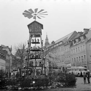 Schneeberg, Markt : Schneeberg. Marktplatz mit sechsetagiger Göpelwerkspyramide