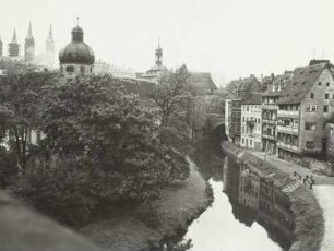 Bamberg, Blick über die Stadt : Bamberg. Am Kanal. Blick über die Regnitz nach Nordwesten zur Oberen Brücke