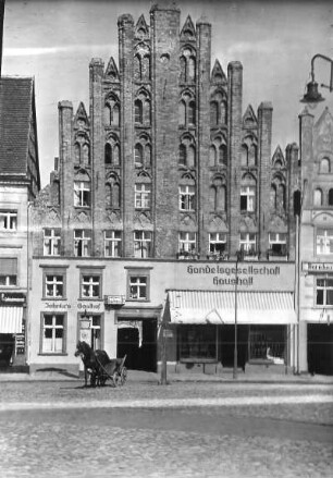 Anklam. Wohnhaus mit Laden, Markt 13 (16. Jahrhundert). Straßenfront
