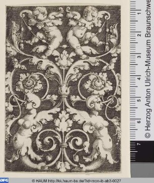 Ornament mit zwei Putten und zwei Blattfrauen