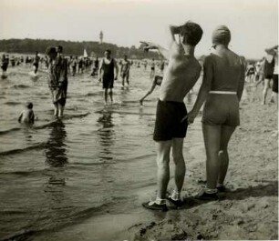 Berlin - Steglitz. Sonntag im Strandbad Wannsee Ende der 1920-iger Jahre. Die Berliner suchen Abkühlung