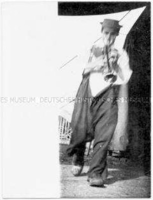 Trompete spielender Clown