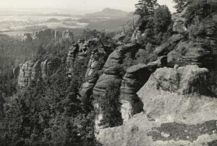 Elbsandsteingebirge. Polenztalwände. Blick über Saugrund und Gamrig gegen Kleinen Bärenstein
