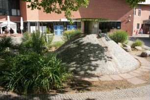Skulptur und Brunnen