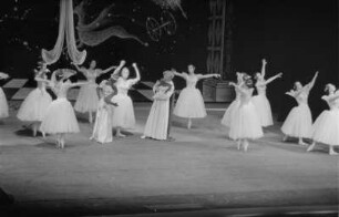Szenenbilder aus dem Ballett "Dornröschen" von P. Tschaikowski, Städtische Oper Berlin, 1955