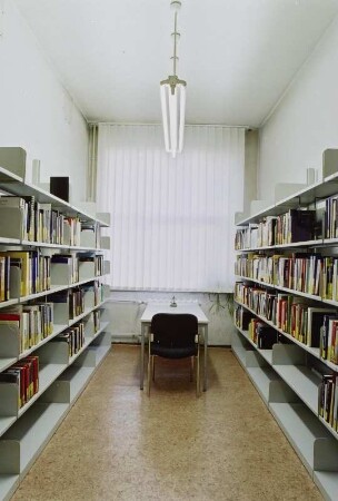 Freihandbereich Monografien : Dresden-Südvorstadt, Helmholtzstraße 18 (Barkhausen-Bau der TU Dresden). Sächsische Landesbibliothek - Staats- und Universitätsbibliothek Dresden. Zweigbibliothek Elektrotechnik/Elektronik. Freihandbereich Monografien