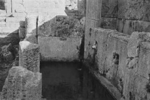 Reisefotos Libyen. Kyrene, antike griechische Stadt. Wandbrunnen