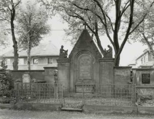 Wandgrabmal der Familie K. A. Seifert