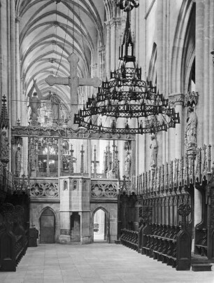 Halberstadt, Dom St. Stephanus und St. Sixtus, Chor nach Westen, Gestühl und Lettner