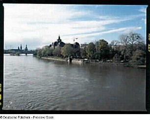 Elbe bei Hochwasser. Überschwemmtes Königsufer