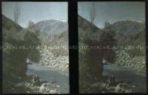 Am Ufer eines Flusses im Aconcagua-Tal in den Anden