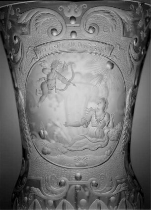 Kelchglas (Ansicht mit Emblem-Kartusche)