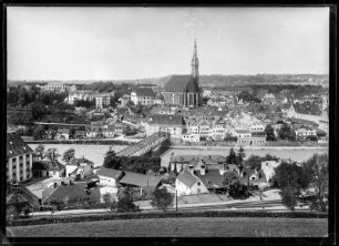 Österreich, Steyr. Blick von der Ennsleiten mit Stadtpfarrkirche Steyr