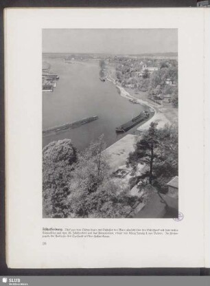 Aschaffenburg. Blick von dem Südwestturm des Schlosses den Main abwärts über den Schloßpark mit dem runden Teepavillon aus dem 18. Jahrhundert und das Bompejanum, erbaut von König Ludwig I. von Bayern