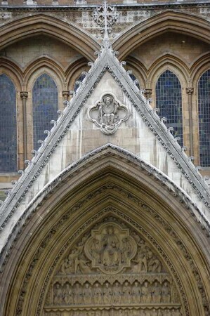 Giebel am Seitenschiff der Westminster Abbey