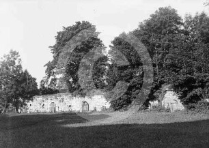 Kellereingänge an der Wallanlage von Burg Arensburg
