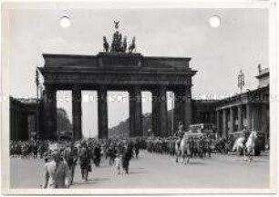 Berlin, Brandenburger Tor, Aufziehen der Wache
