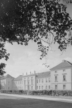 Rheinsberg. Stadtseitige Schlossansicht