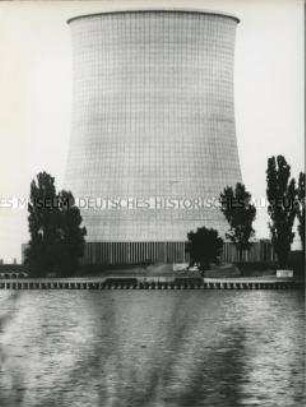 Kühlturm des Kernkraftwerks Biblis