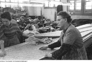 Leichtindustrie, u.a. Textilindustrie, Herstellung von Radiogeräten, Federballschläger, VEB Automobilwerk Eisenach, VEB Ankerwerk Rudolstadt - Anker Steinbaukästen, Januar - Juli 1960