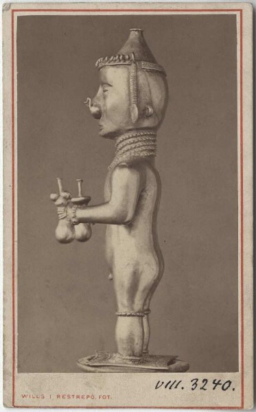 Gold figurine from Valdivia near Antioquia (Carte de Visite)