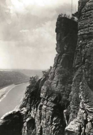 Elbsandsteingebirge. Basteifelsen vom Plateau an der Kleinen Steinschleuder
