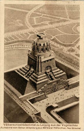 Völkerschlachtdenkmal zu Leipzig aus der Vogelschau: Aufnahme vom Ballon Altenburg aus 400 Meter Höhe